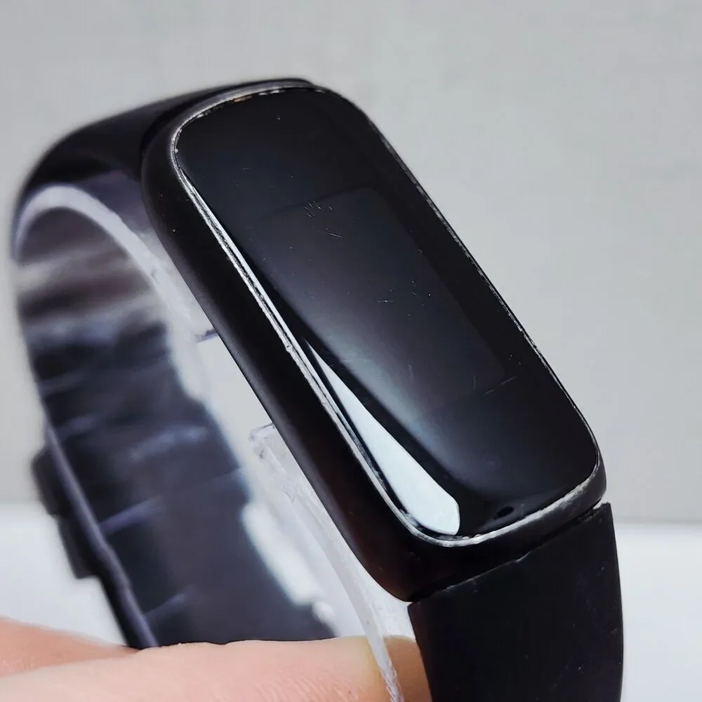 Fitbit Luxe Fitness Tracker FB422 Heart Rate Sleep SpO2 Waterproof Bluetooth GPS